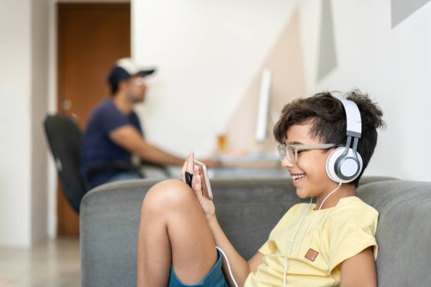 The dangers of mobile phones and apps for kids